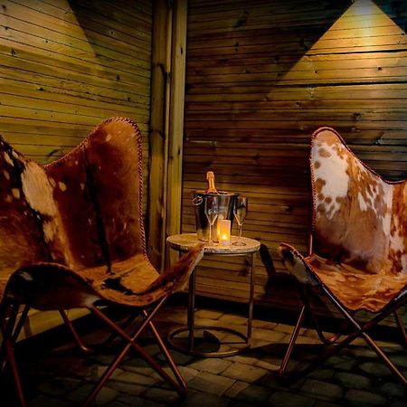 Le Spa Du Cabanon: Cabanon De Luxe Avec Spa Entierement Privatif Aye Екстериор снимка