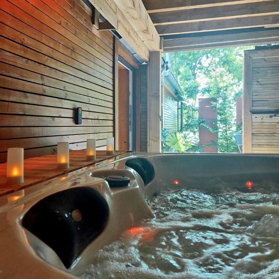 Le Spa Du Cabanon: Cabanon De Luxe Avec Spa Entierement Privatif Aye Екстериор снимка