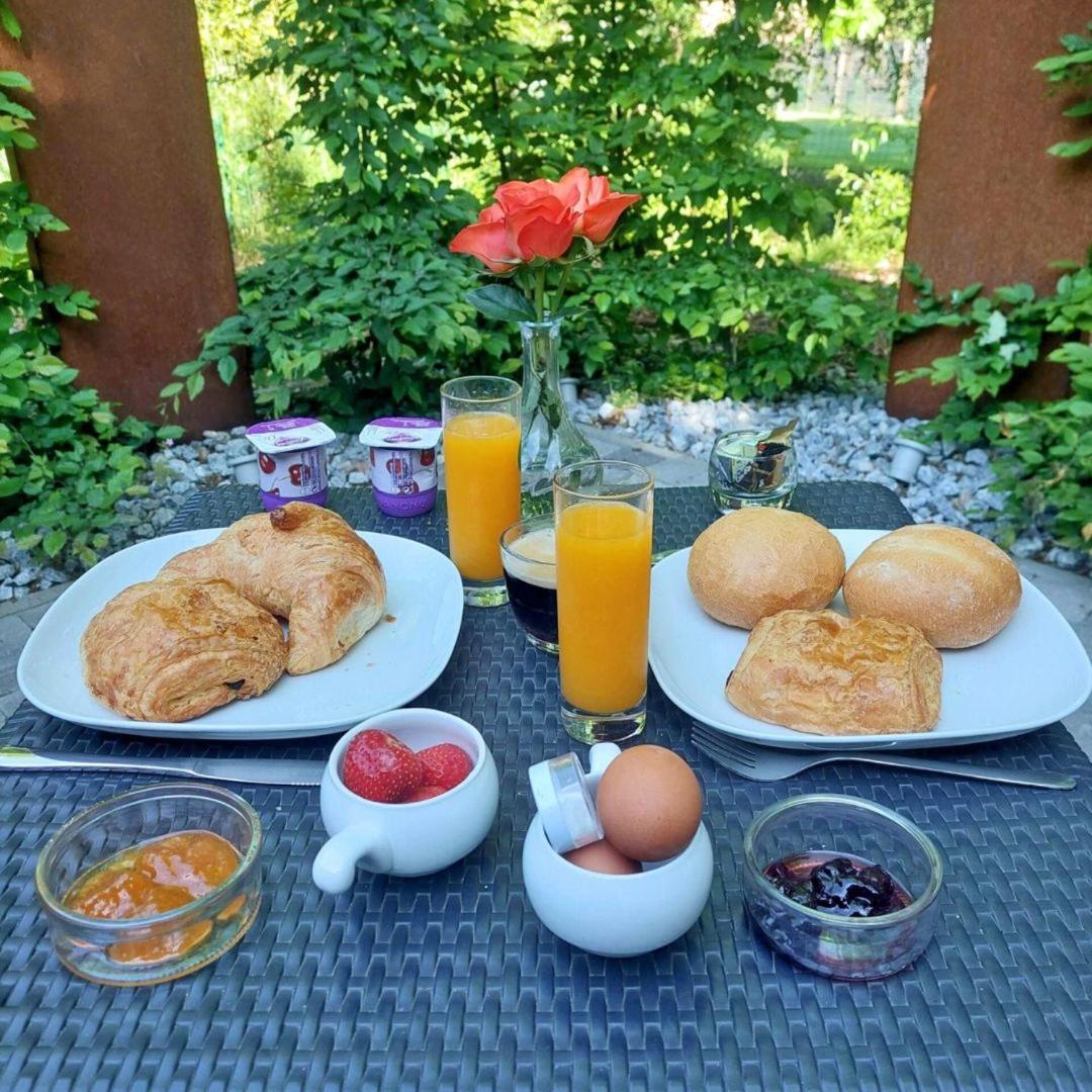 Le Spa Du Cabanon: Cabanon De Luxe Avec Spa Entierement Privatif Aye Екстериор снимка