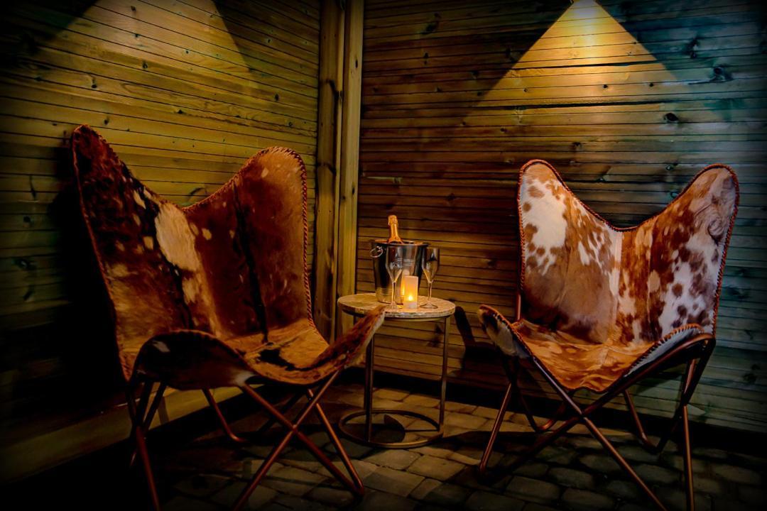 Le Spa Du Cabanon: Cabanon De Luxe Avec Spa Entierement Privatif Aye Екстериор снимка